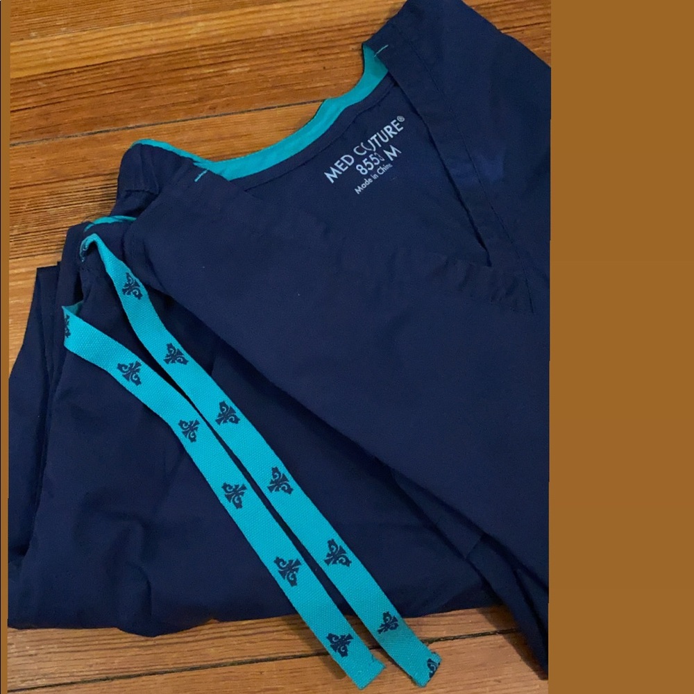 Med couture scrubs are super cool!